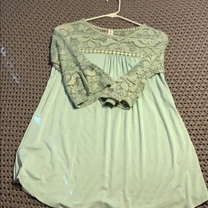 Lace sleeve mint top